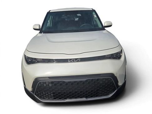 Used 2025 Kia Soul LX FWD image 9