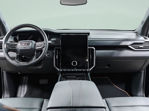 Used 2025 GMC Acadia AT4 w/ Luxury Package AWD/4WD image 9