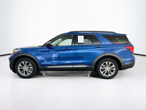 Used 2022 Ford Explorer XLT w/ Equipment Group 202A AWD/4WD image 4