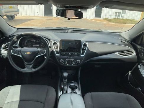 Used 2022 Chevrolet Malibu LT FWD image 4