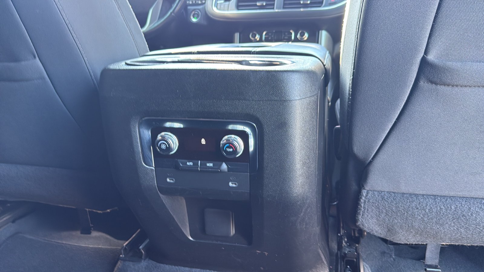 Used 2023 GMC Yukon XL SLE RWD image 24