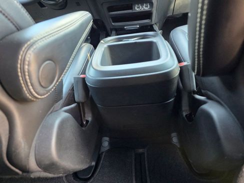 Used 2025 Chrysler Pacifica Select FWD image 33