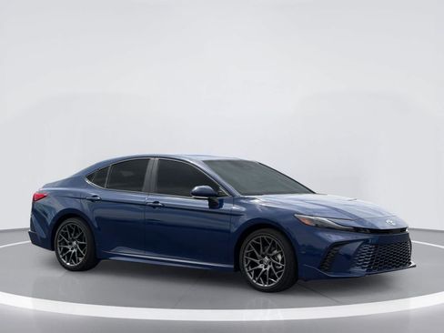 Used 2025 Toyota Camry XSE FWD image 9