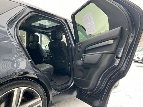 Used 2024 Land Rover Discovery Dynamic SE AWD/4WD image 24