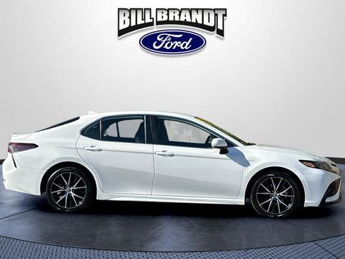 Used 2023 Toyota Camry SE FWD image 2