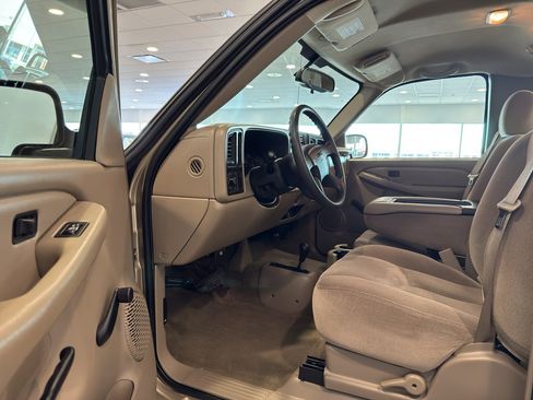 Used 2004 GMC Sierra 1500 4x4 Regular Cab w/ Light Duty Power Package image 11