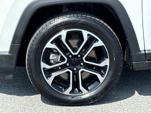 Used 2024 Jeep Compass Limited image 28