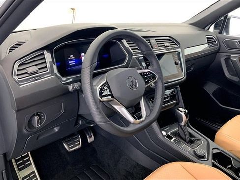Used 2024 Volkswagen Tiguan SE R-Line image 14