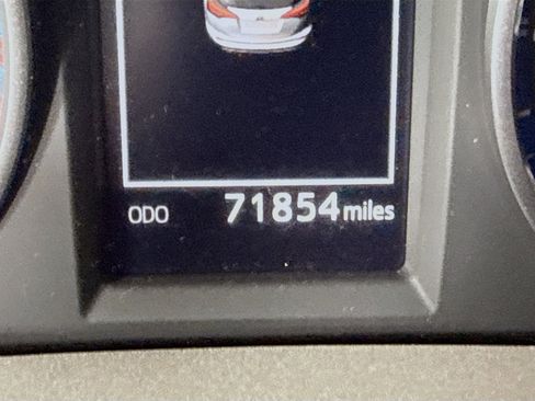 Used 2018 Toyota RAV4 LE image 16