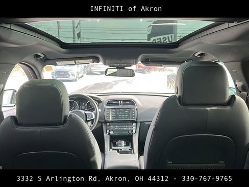 Used 2018 Jaguar F-PACE R-Sport image 35