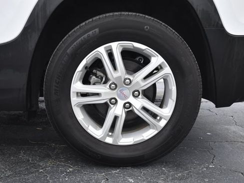 Used 2024 GMC Terrain SLE w/ Driver Convenience Package FWD image 31