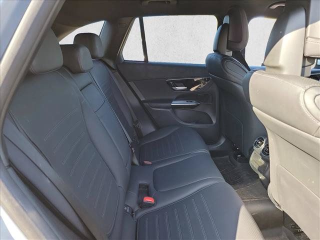 Used 2025 Mercedes-Benz GLC 350e 4MATIC image 13