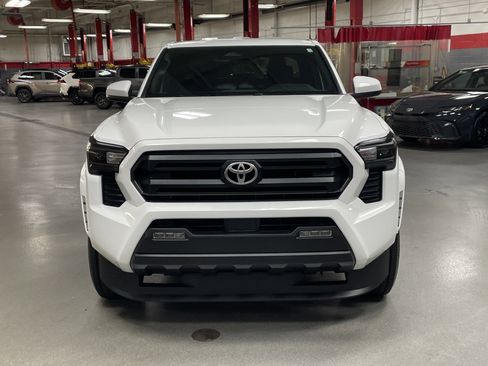 Certified 2025 Toyota Tacoma SR5 AWD/4WD image 3
