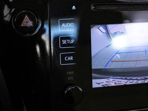 Used 2017 Toyota Corolla LE image 28