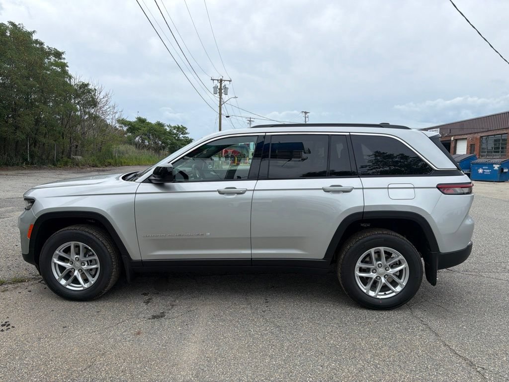 New 2026 Jeep Grand Cherokee Laredo X AWD/4WD image 2