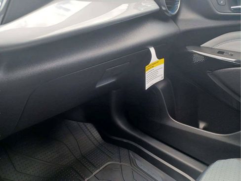 New 2026 Chevrolet Trax LT w/ Driver Confidence Package FWD image 21
