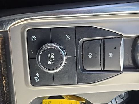 Used 2021 Ford Explorer XLT w/ Equipment Group 202A AWD/4WD image 13