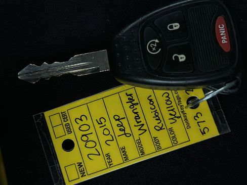 Used 2015 Jeep Wrangler Unlimited Rubicon w/ Connectivity Group image 36