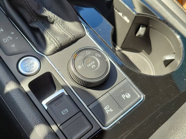 Used 2020 Volkswagen Atlas SEL R-Line AWD/4WD image 36