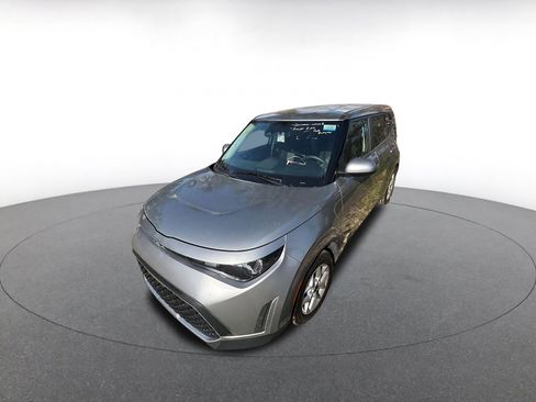 Used 2025 Kia Soul LX w/ LX Technology Package image 3