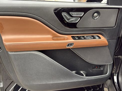 Used 2020 Lincoln Aviator Reserve w/ Equipment Group 201A image 10