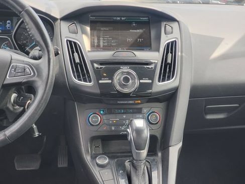 Used 2015 Ford Focus SE w/ Equipment Group 201A FWD image 23