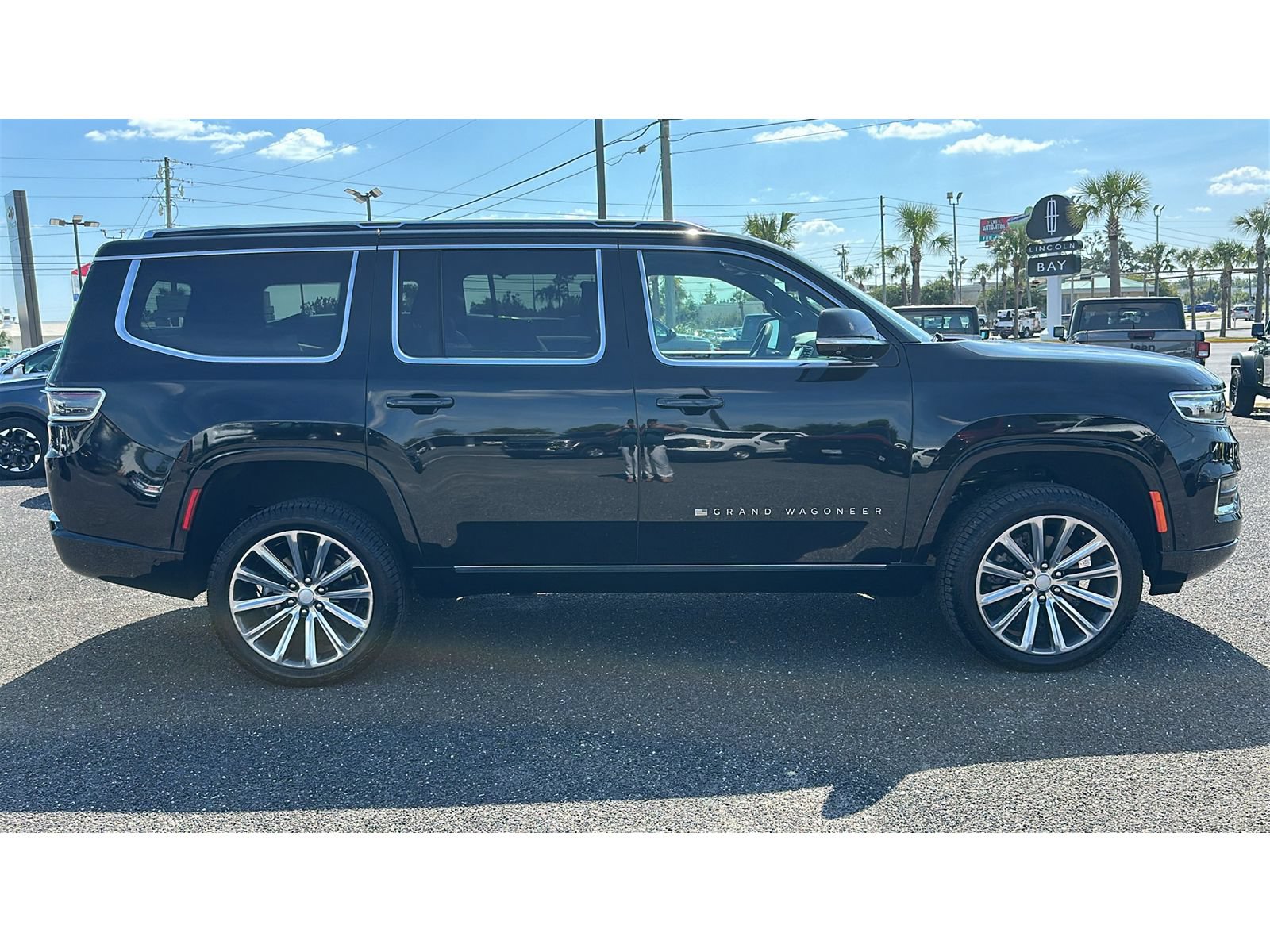 Used 2022 Jeep Grand Wagoneer Series I w/ Flexible Seating Group AWD/4WD image 7