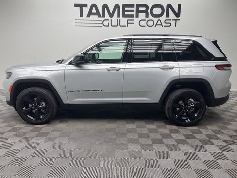 New 2025 Jeep Grand Cherokee Altitude image 2