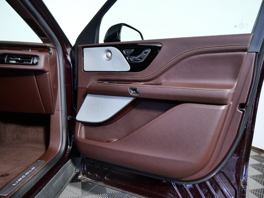 Certified 2023 Lincoln Aviator Black Label w/ Dynamic Handling Package AWD/4WD image 9