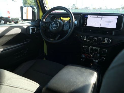 Used 2024 Jeep Wrangler Unlimited Rubicon image 23