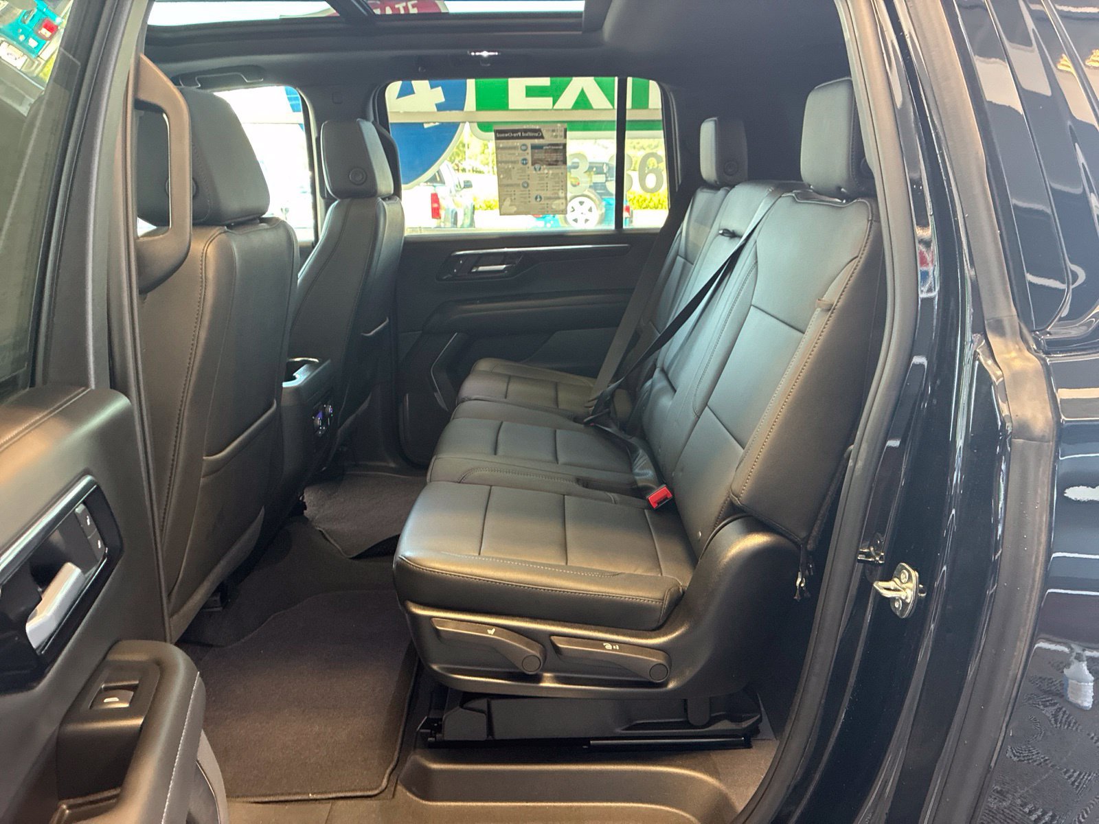 Used 2026 Chevrolet Suburban Z71 w/ Sun And Tow Package AWD/4WD image 12