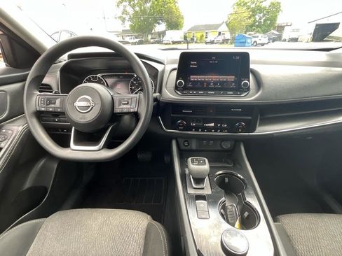 Used 2024 Nissan Rogue SV image 19