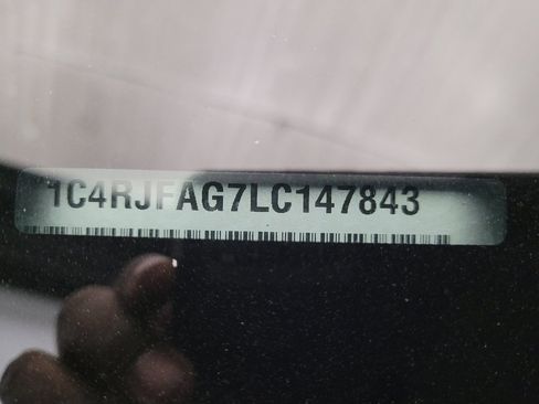 Used 2020 Jeep Grand Cherokee Laredo w/ Laredo X Package image 33