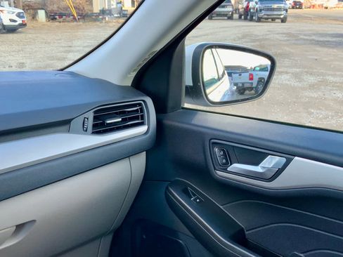 Used 2021 Ford Escape SE image 36