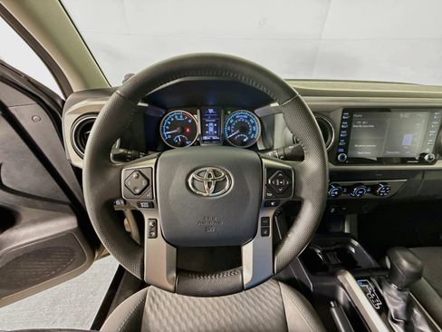 Used 2020 Toyota Tacoma SR5 RWD image 11