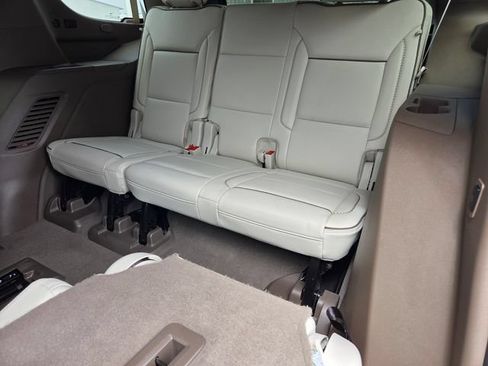 Used 2025 GMC Yukon Denali RWD image 10
