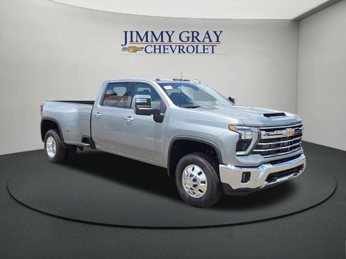 New 2026 Chevrolet Silverado 3500 LTZ w/ LTZ Convenience Package AWD/4WD image 7