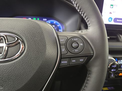 Used 2023 Toyota RAV4 XSE AWD/4WD image 17