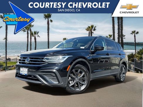 Used 2024 Volkswagen Tiguan SE FWD image 1
