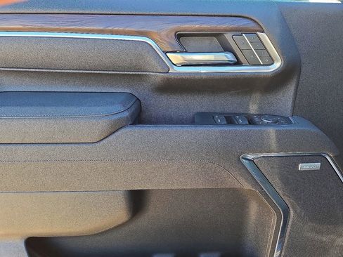 Used 2025 GMC Sierra 2500 SLT w/ SLT Premium Package image 22