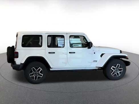 Used 2025 Jeep Wrangler Unlimited Sahara AWD/4WD image 10