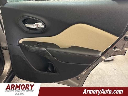 Used 2016 Jeep Cherokee Latitude w/ Comfort/Convenience Group image 34