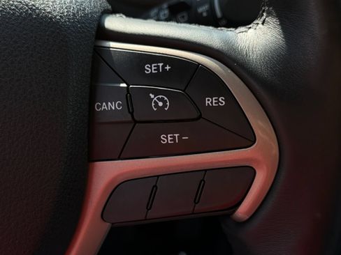 Used 2017 Jeep Cherokee Limited AWD/4WD image 22