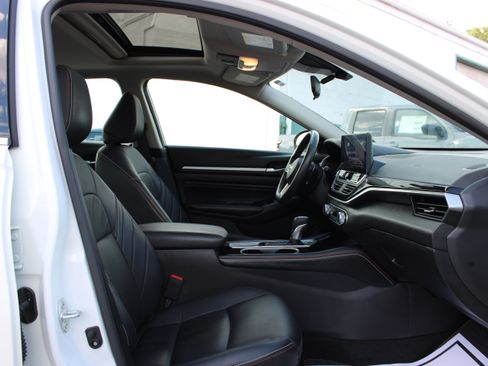 Certified 2023 Nissan Altima 2.5 SR w/ SR Premium Package AWD/4WD image 14