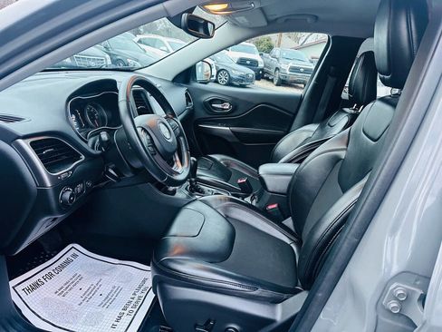 Used 2020 Jeep Cherokee Latitude Plus w/ Cold Weather Group image 19