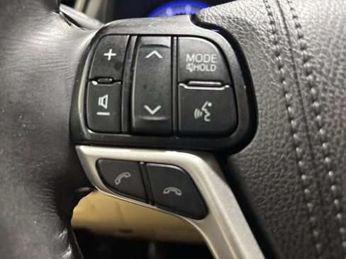 Used 2019 Toyota Highlander XLE image 20