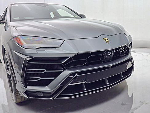 Used 2020 Lamborghini Urus image 16