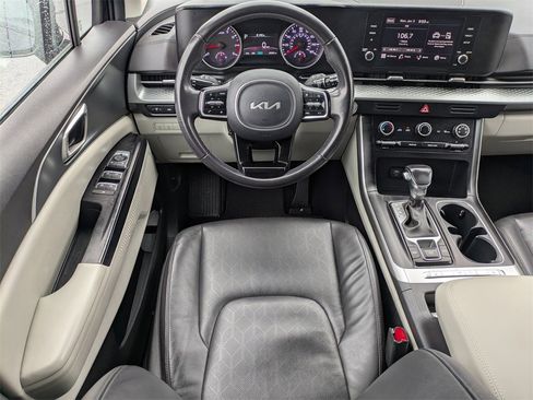 Used 2024 Kia Carnival LX image 18