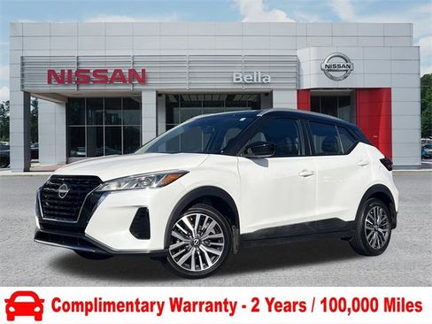 Used 2023 Nissan Kicks SV image 1