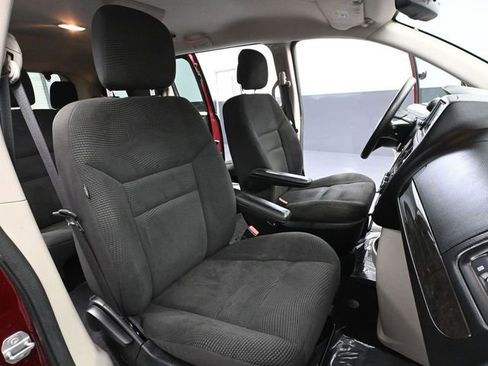 Used 2020 Dodge Grand Caravan SE w/ UConnect Hands-Free Group image 40